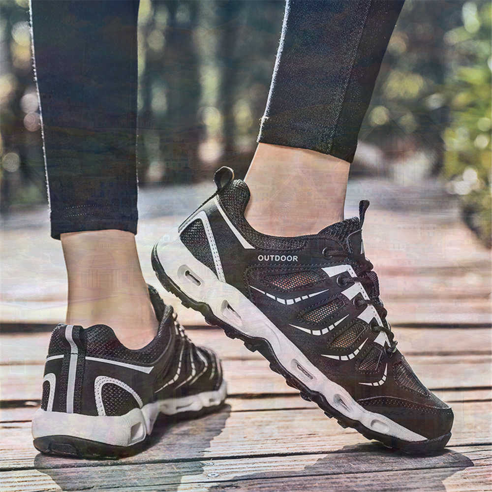 Sumer Round Tip Silver Sneaker - Street Fashion Types 评论和价格