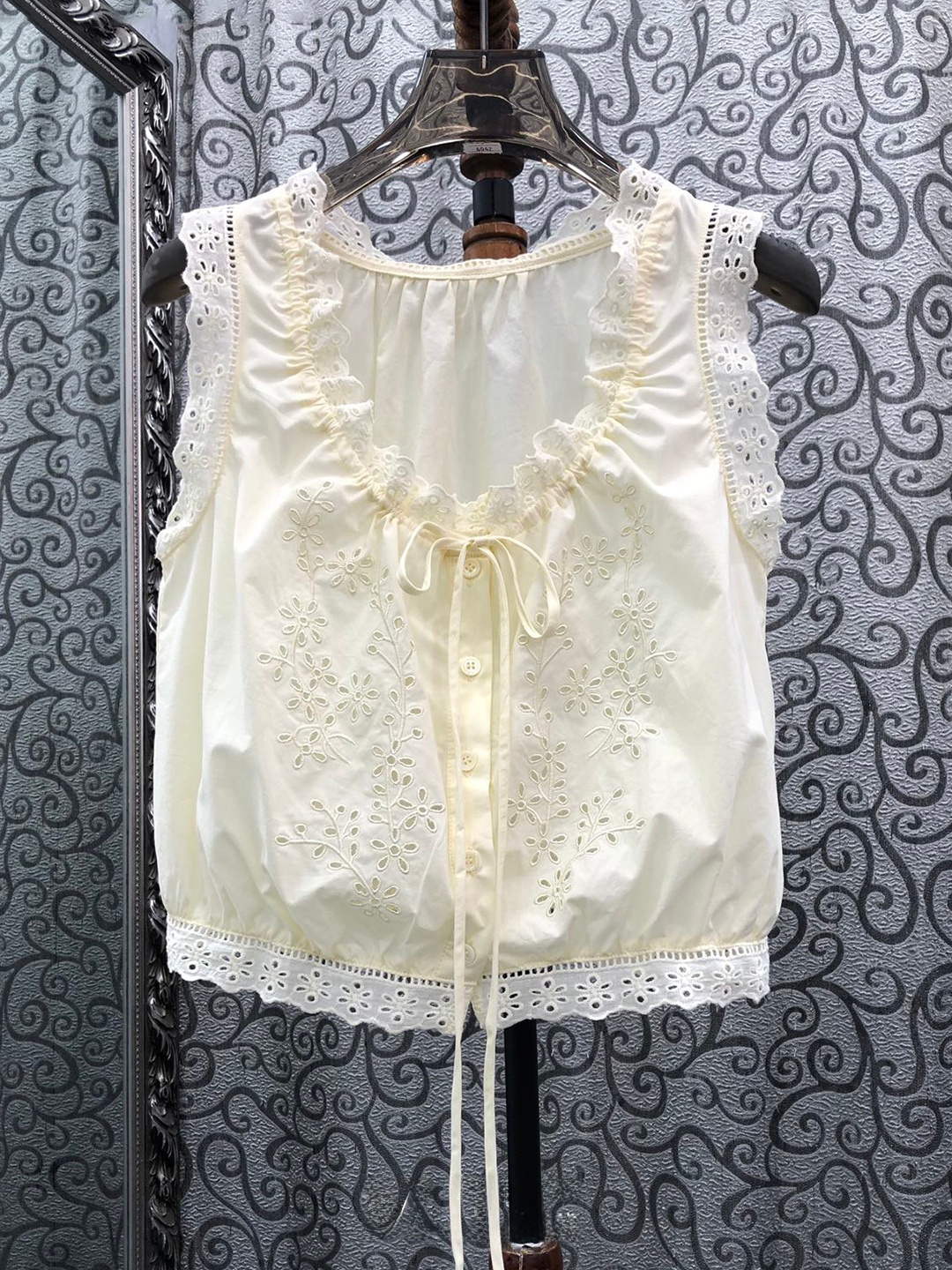 Milan Small Town Retro Pure Co - Street Fashion In Milan 评论和价格
