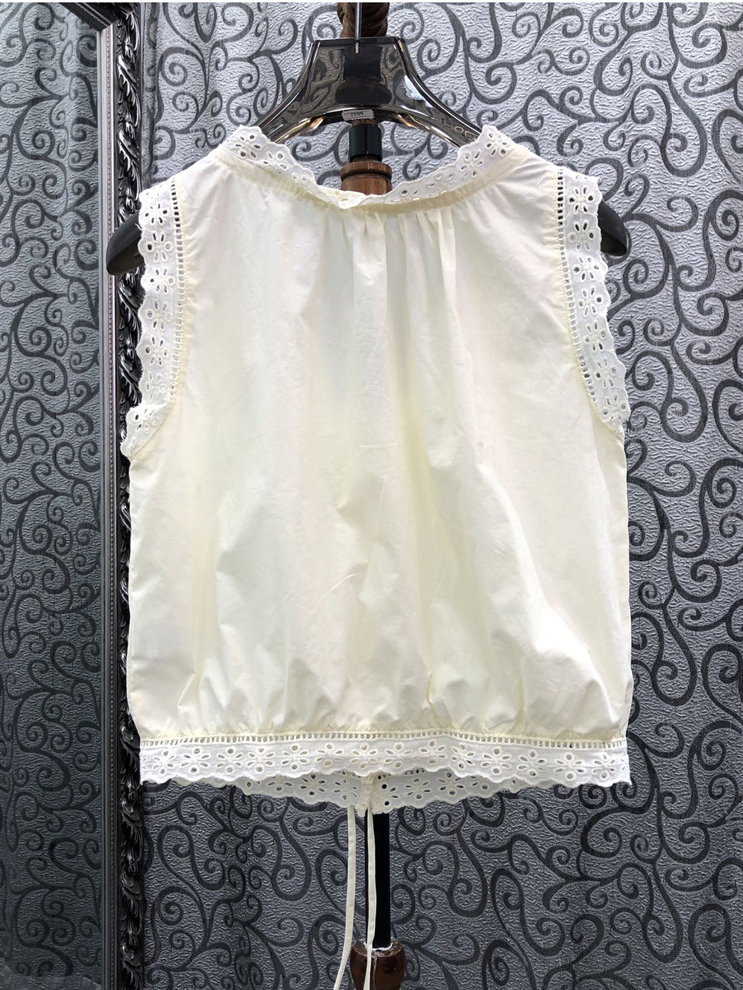 Milan Small Town Retro Pure Co - Street Fashion In Milan 评论和价格