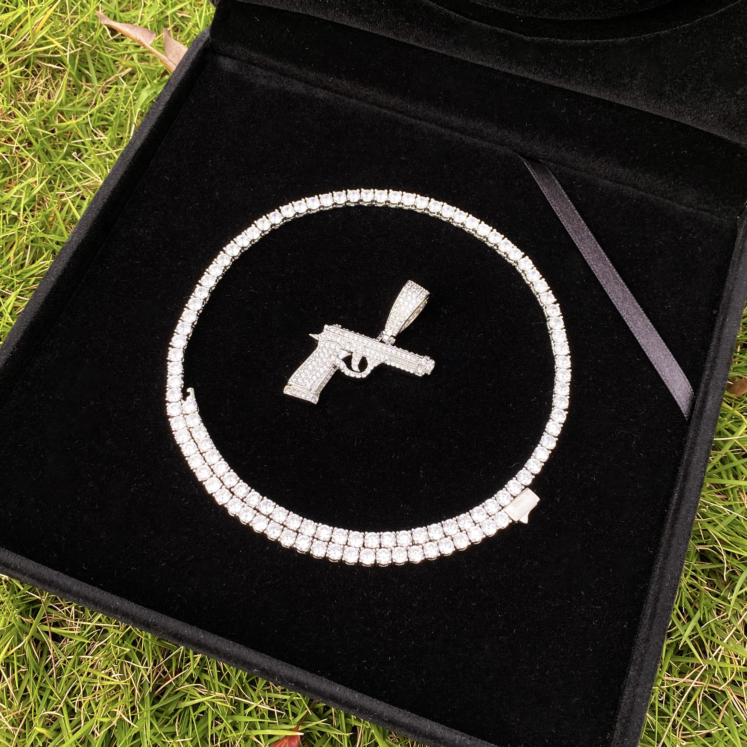 Aokaishen Iced Out Gun Necklac - Street Fashion Culture 评论和价格