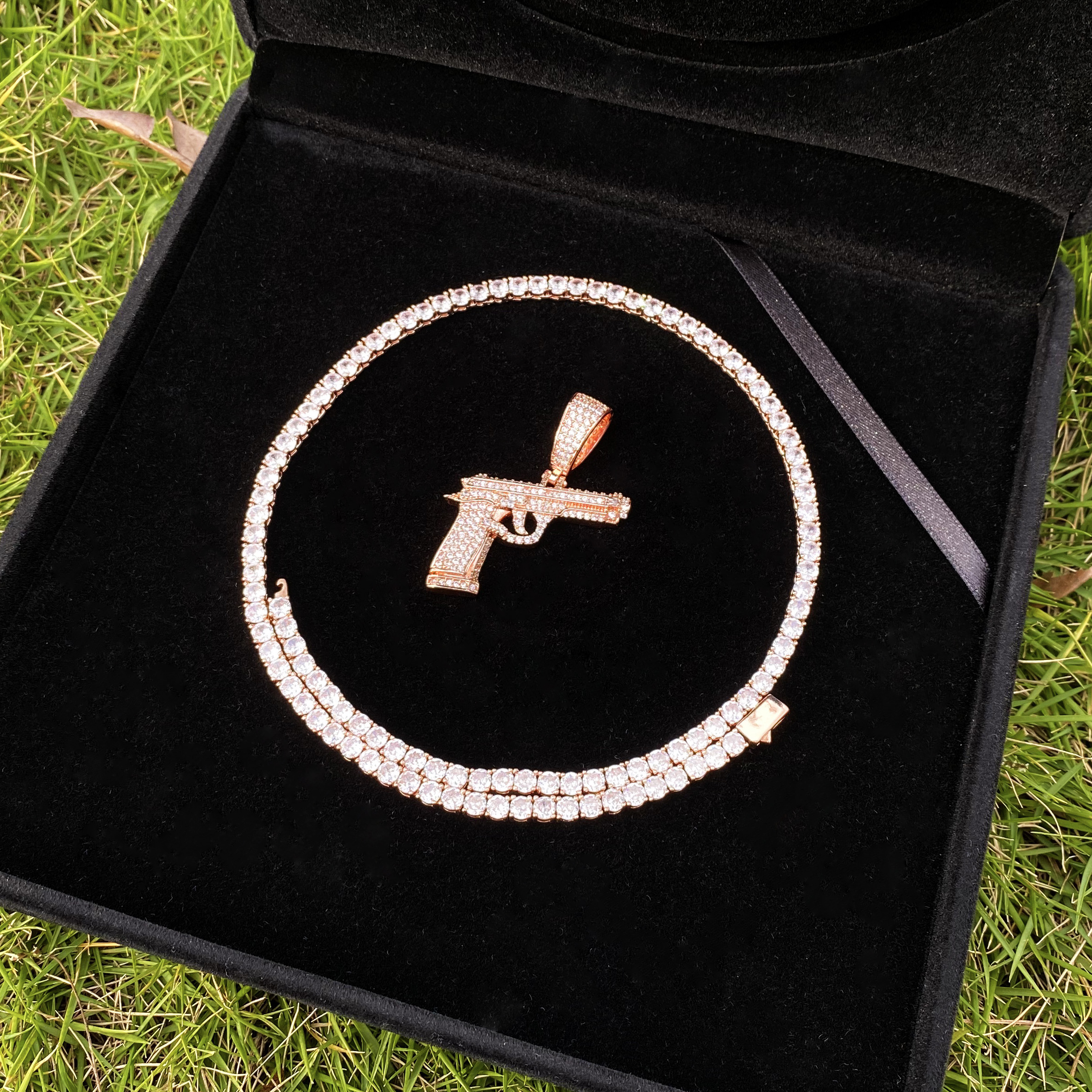 Aokaishen Iced Out Gun Necklac - Street Fashion Culture 评论和价格