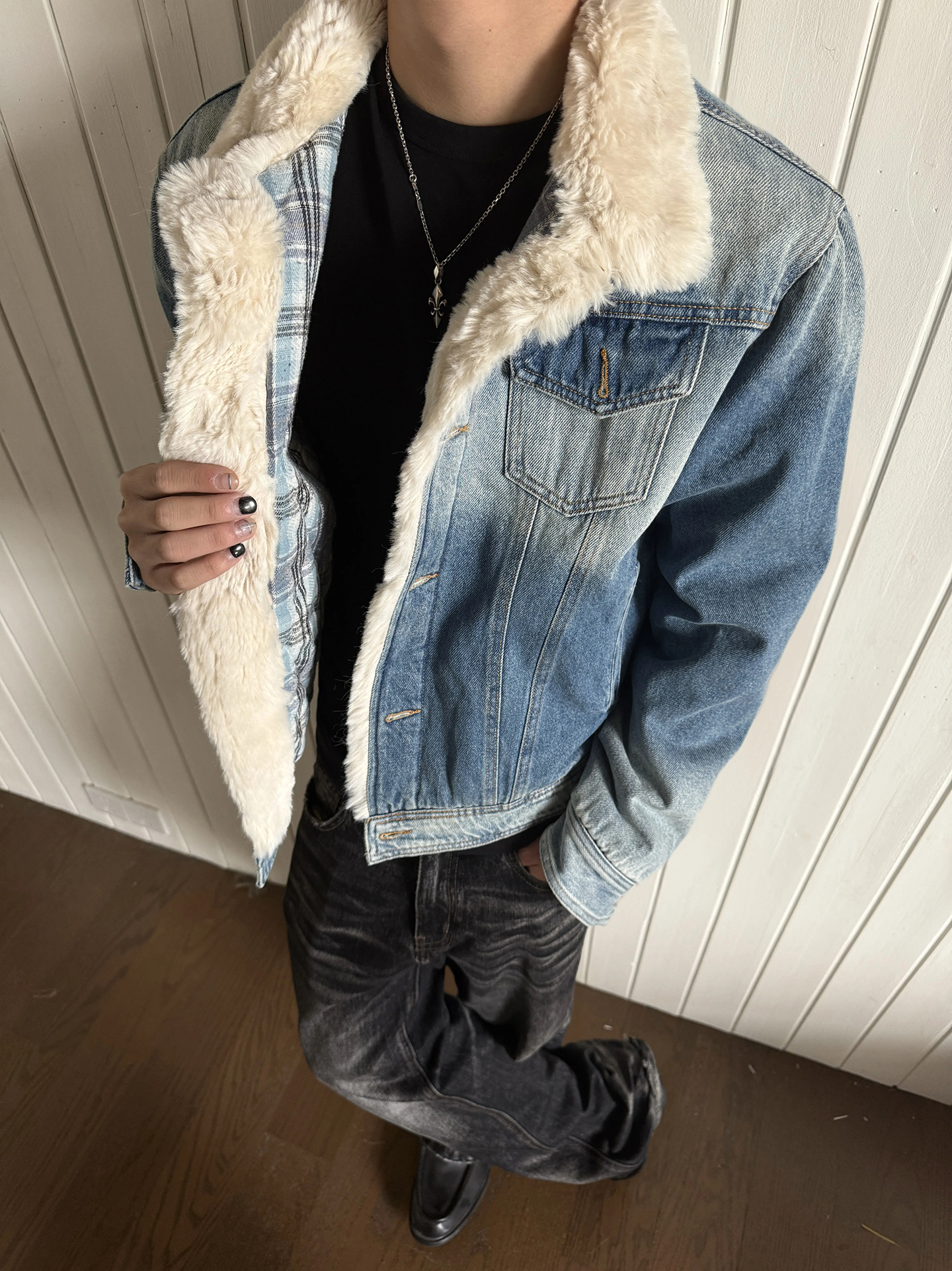 Milan Street Style Worn-In Den - Street Fashion In Milan 评论和价格